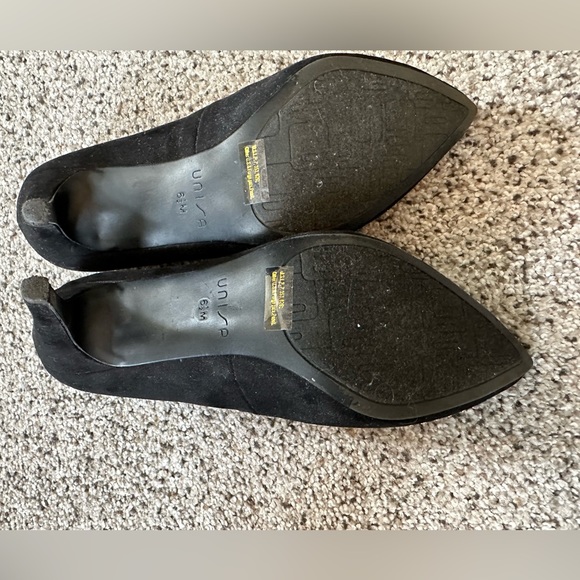 Edgy says black 2 inch heels, with gold studs. - Picture 4 of 5